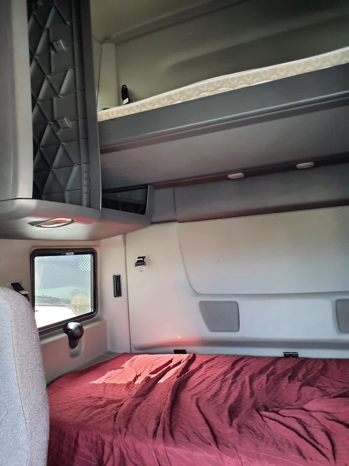 2020 International LT in Miami, FL — photo 8