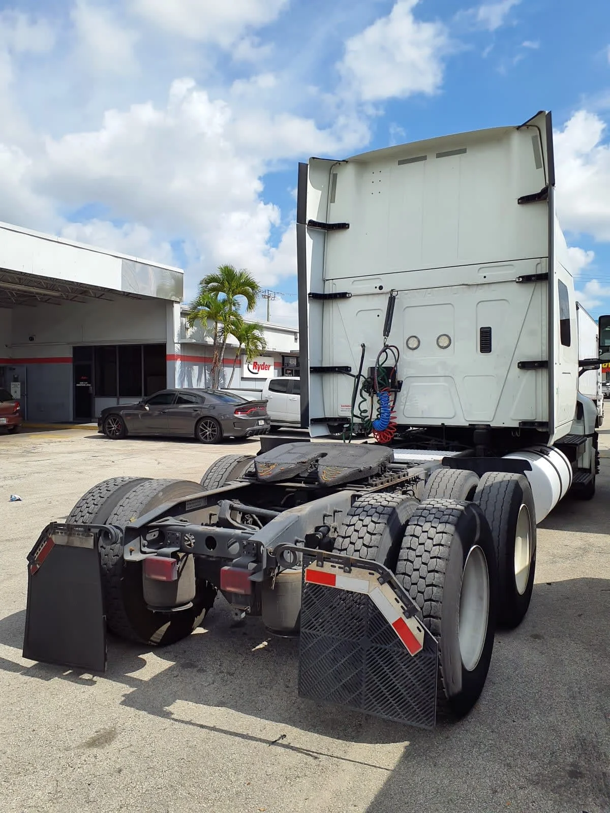 2020 International LT in Miami, FL — photo 4