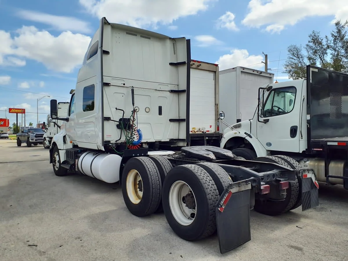2020 International LT in Miami, FL — photo 6