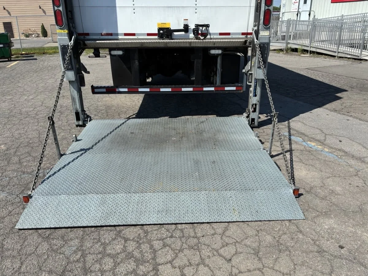 2019 Freightliner M2 106 in Syracuse, NY — photo 11