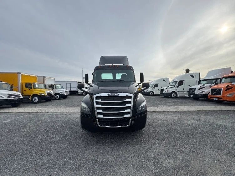 2019 Freightliner Cascadia in Ocala, FL — photo 2