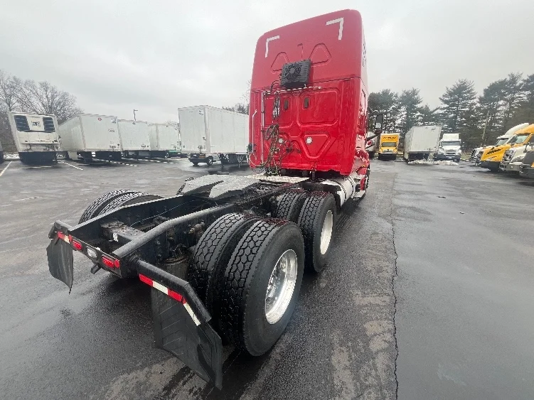 2021 Freightliner Cascadia in Cranbury, NJ — photo 7