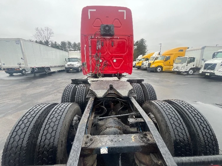 2021 Freightliner Cascadia in Cranbury, NJ — photo 6