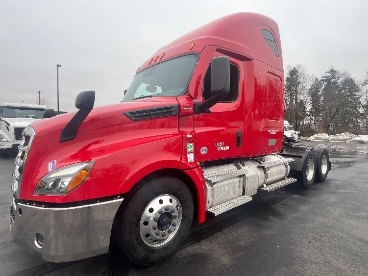 2021 Freightliner Cascadia in Cranbury, NJ — photo 3