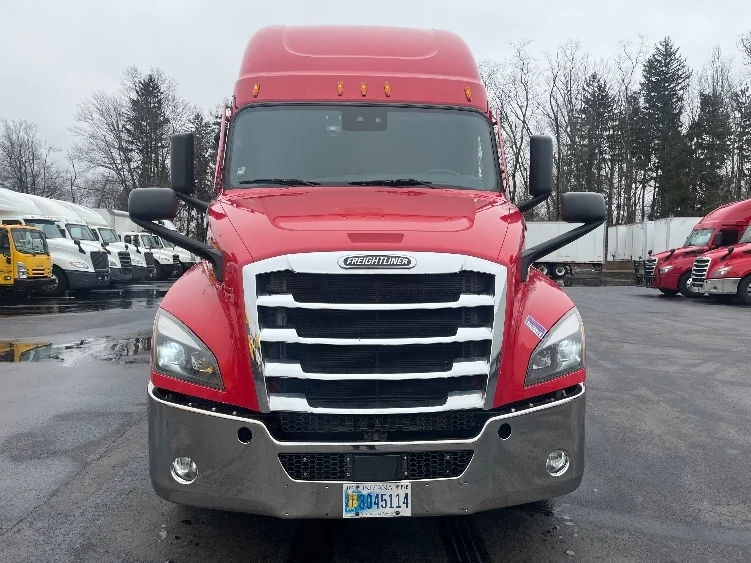 2021 Freightliner Cascadia in Cranbury, NJ — photo 2