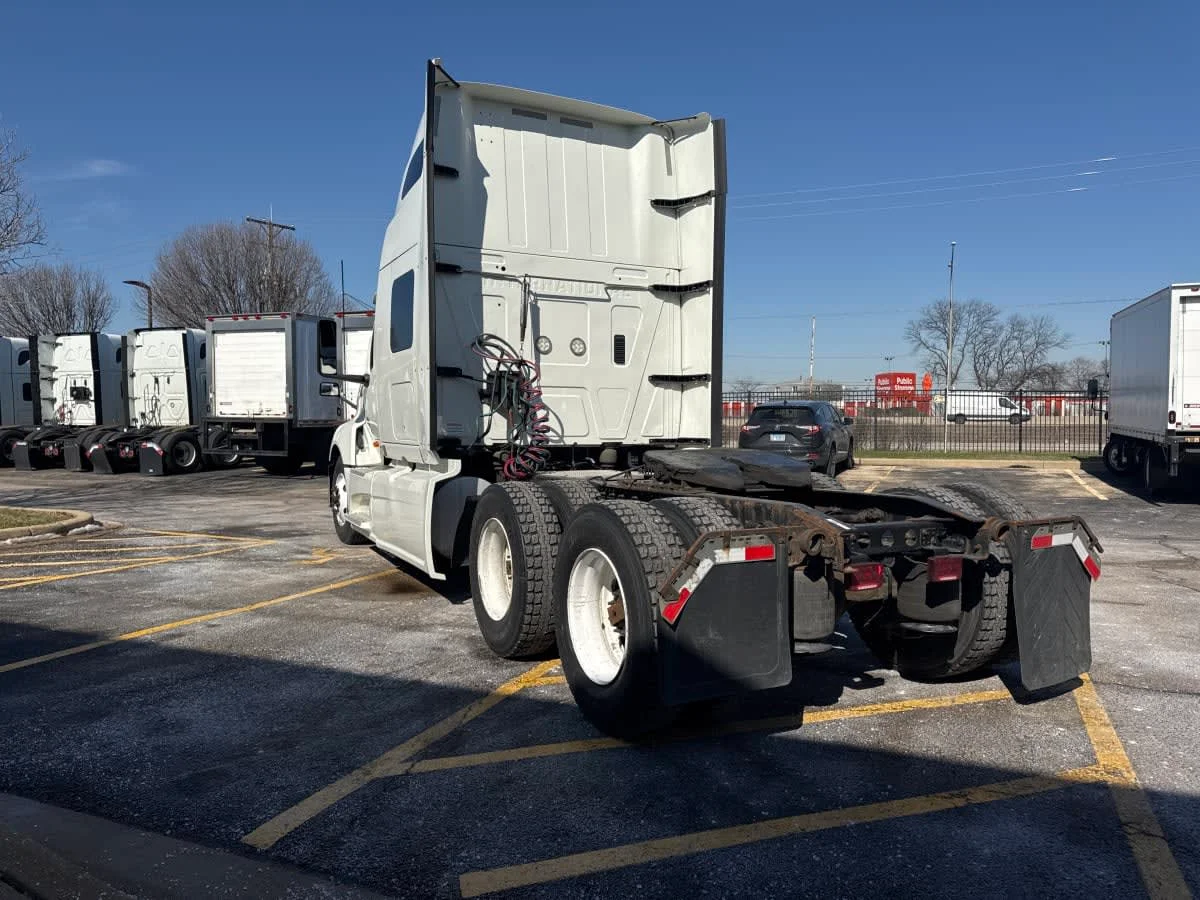 2020 International LT in Bolingbrook, IL — photo 6