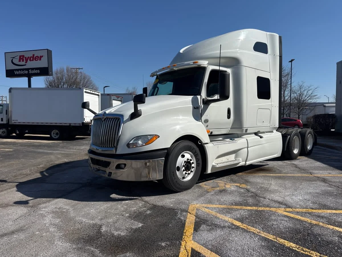 2020 International LT in Bolingbrook, IL