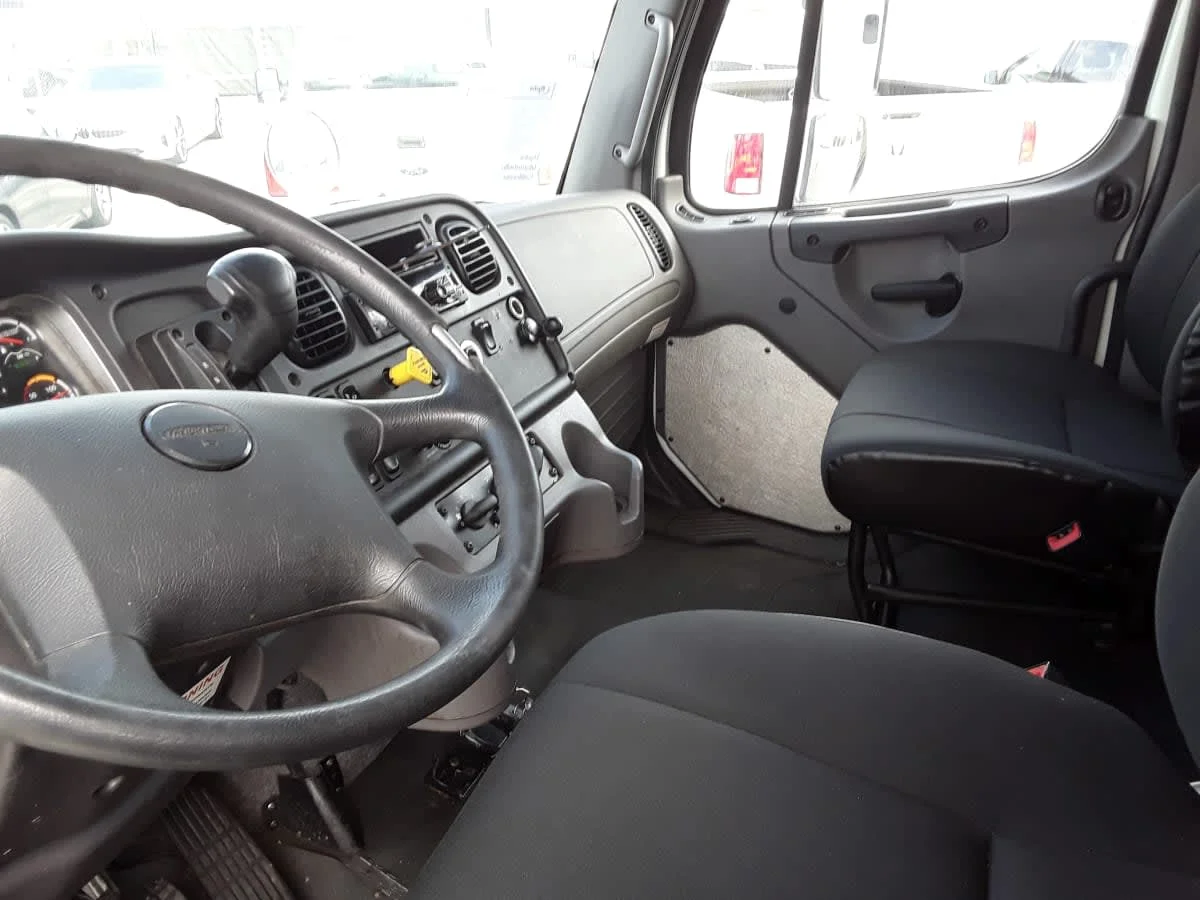 2019 Freightliner M2 106 - image 7