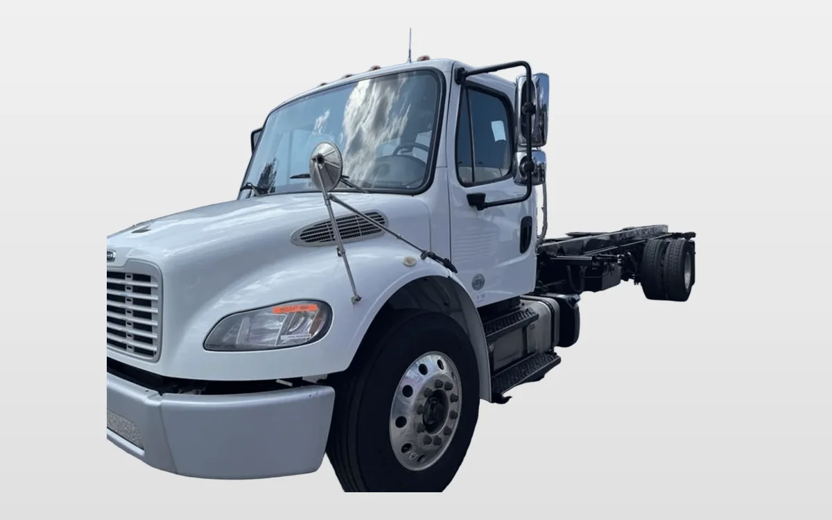 2019 Freightliner M2 106 - image 1