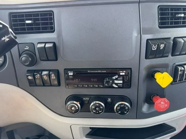 2020 Peterbilt 579 — photo 37