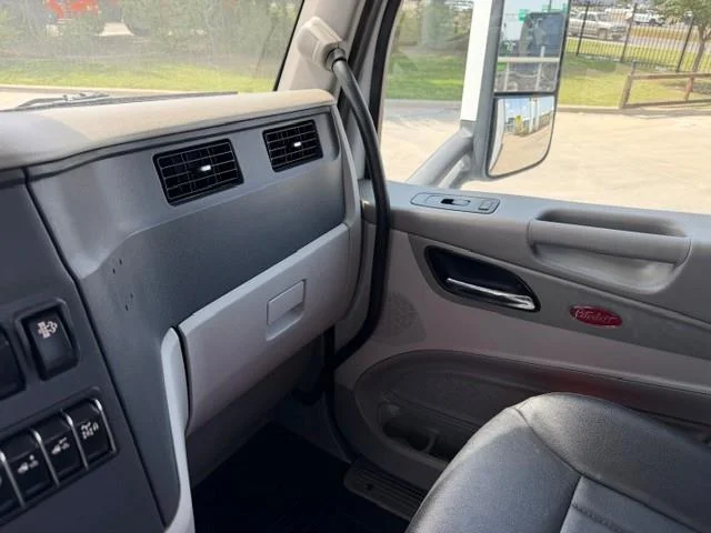 2020 Peterbilt 579 — photo 34