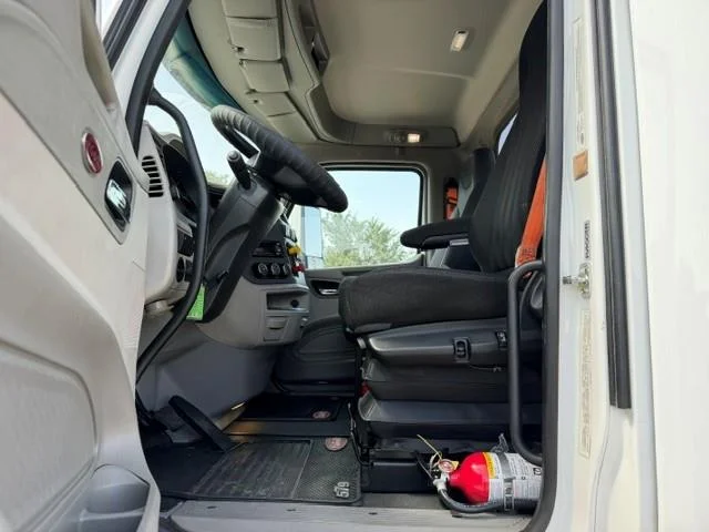 2020 Peterbilt 579 — photo 28
