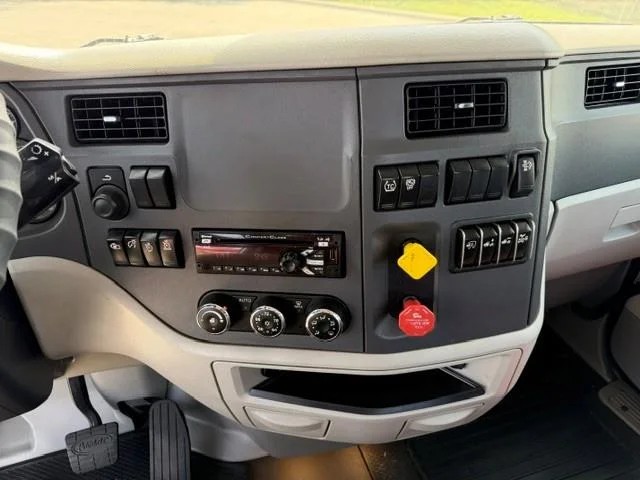 2020 Peterbilt 579 — photo 35