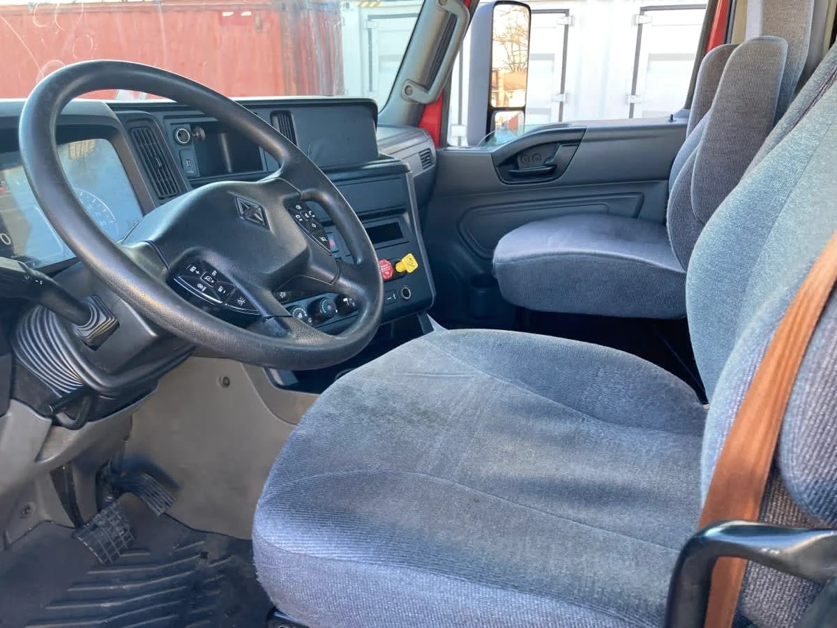 2020 International LT - image 10