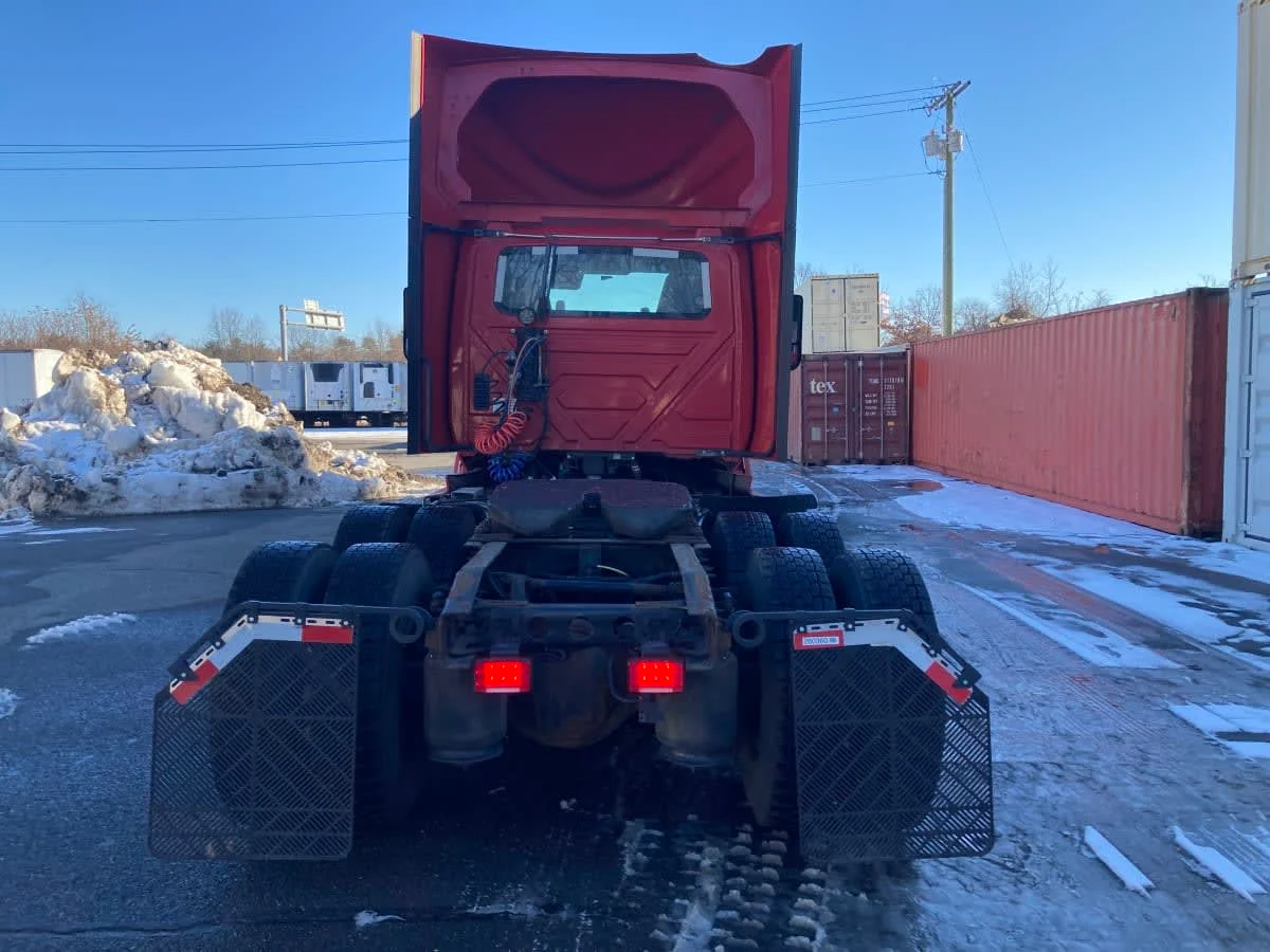 2020 International LT - image 5