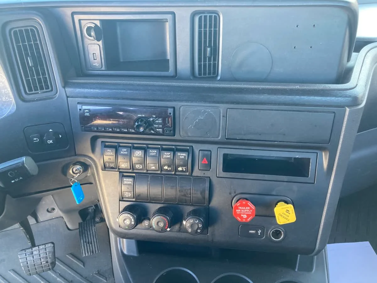 2020 International LT in Springfield, MA — photo 12