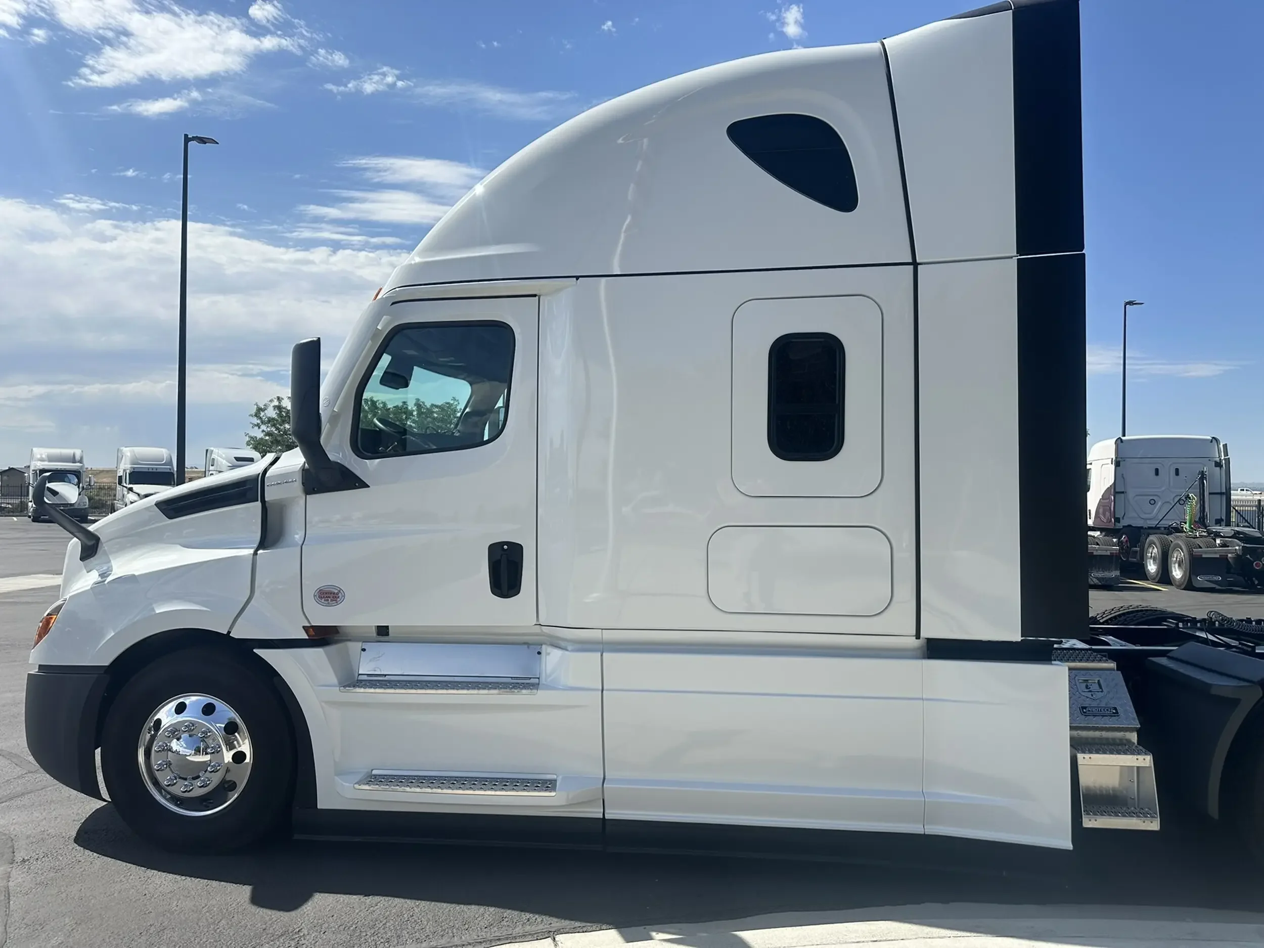 2026 Freightliner Cascadia - image 9