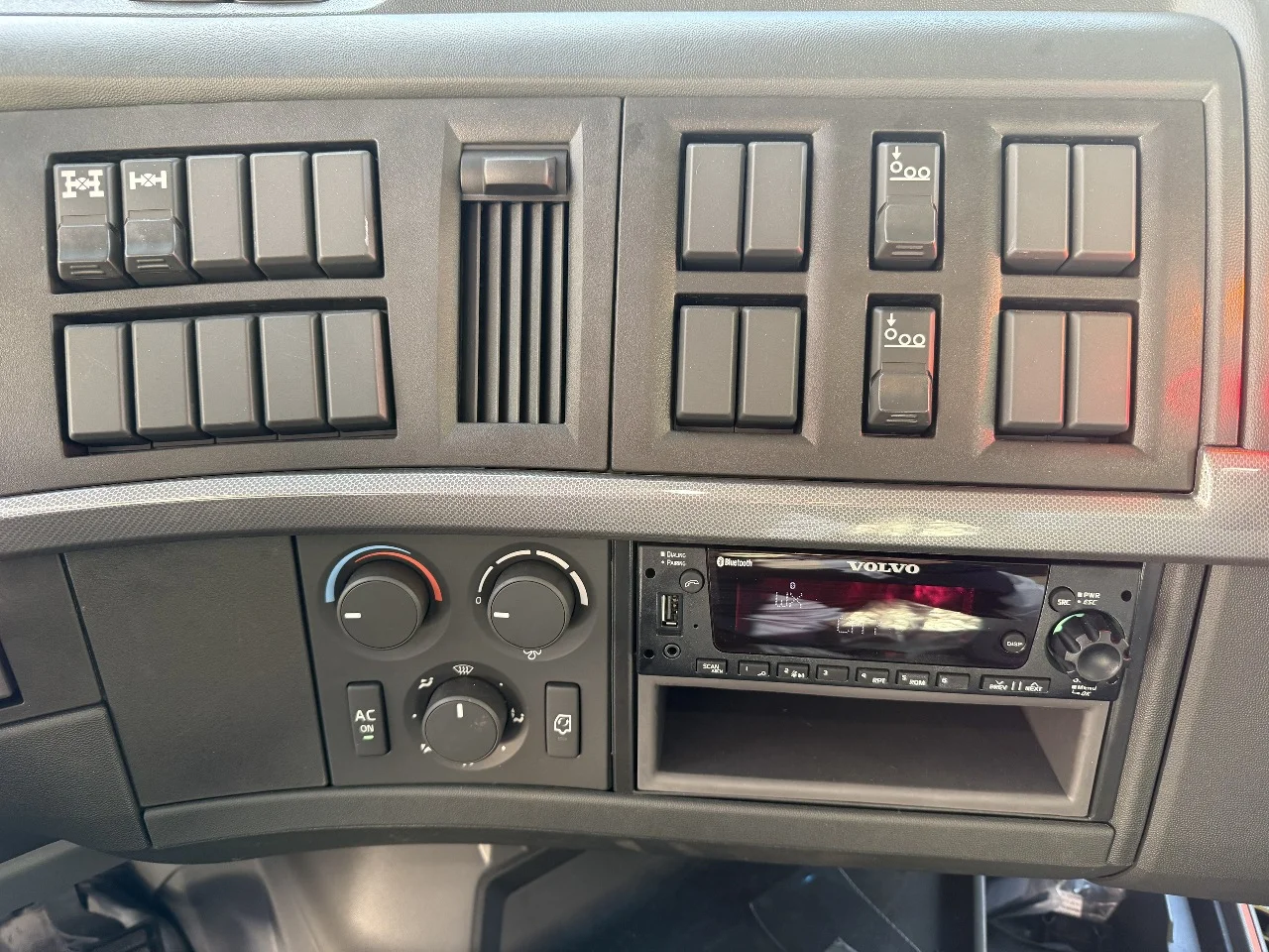 2026 Volvo VHD 300 in Chesapeake, VA — photo 11