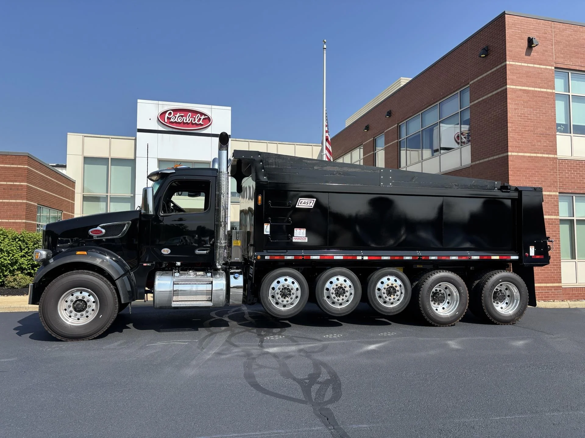2027 Peterbilt 567