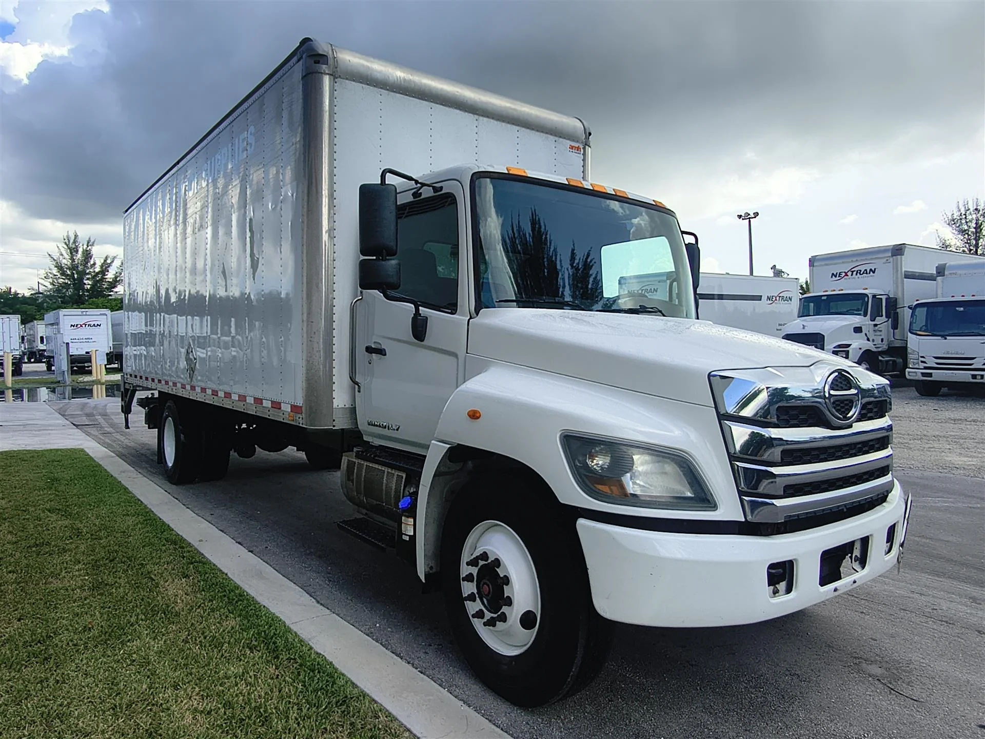 2021 Hino L7 in Fort Lauderdale, FL — photo 3