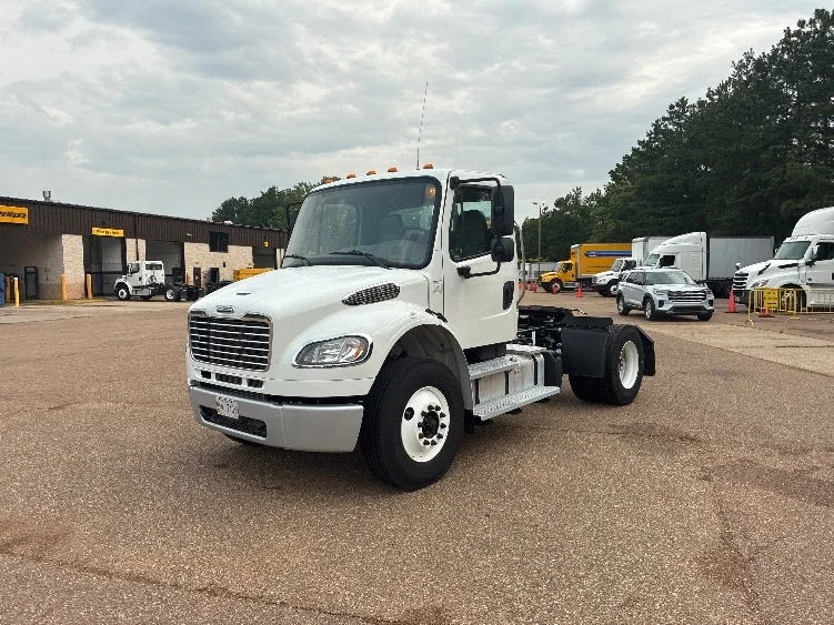 2021 Freightliner eM2 in Jackson, MS — photo 3