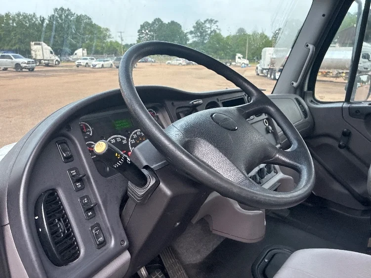 2021 Freightliner eM2 in Jackson, MS — photo 10