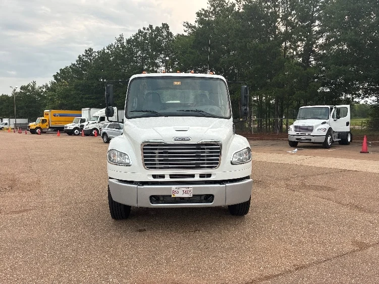 2021 Freightliner eM2 in Jackson, MS — photo 2