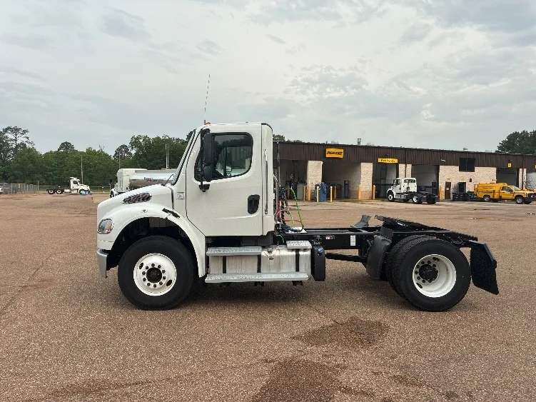 2021 Freightliner eM2 in Jackson, MS — photo 4