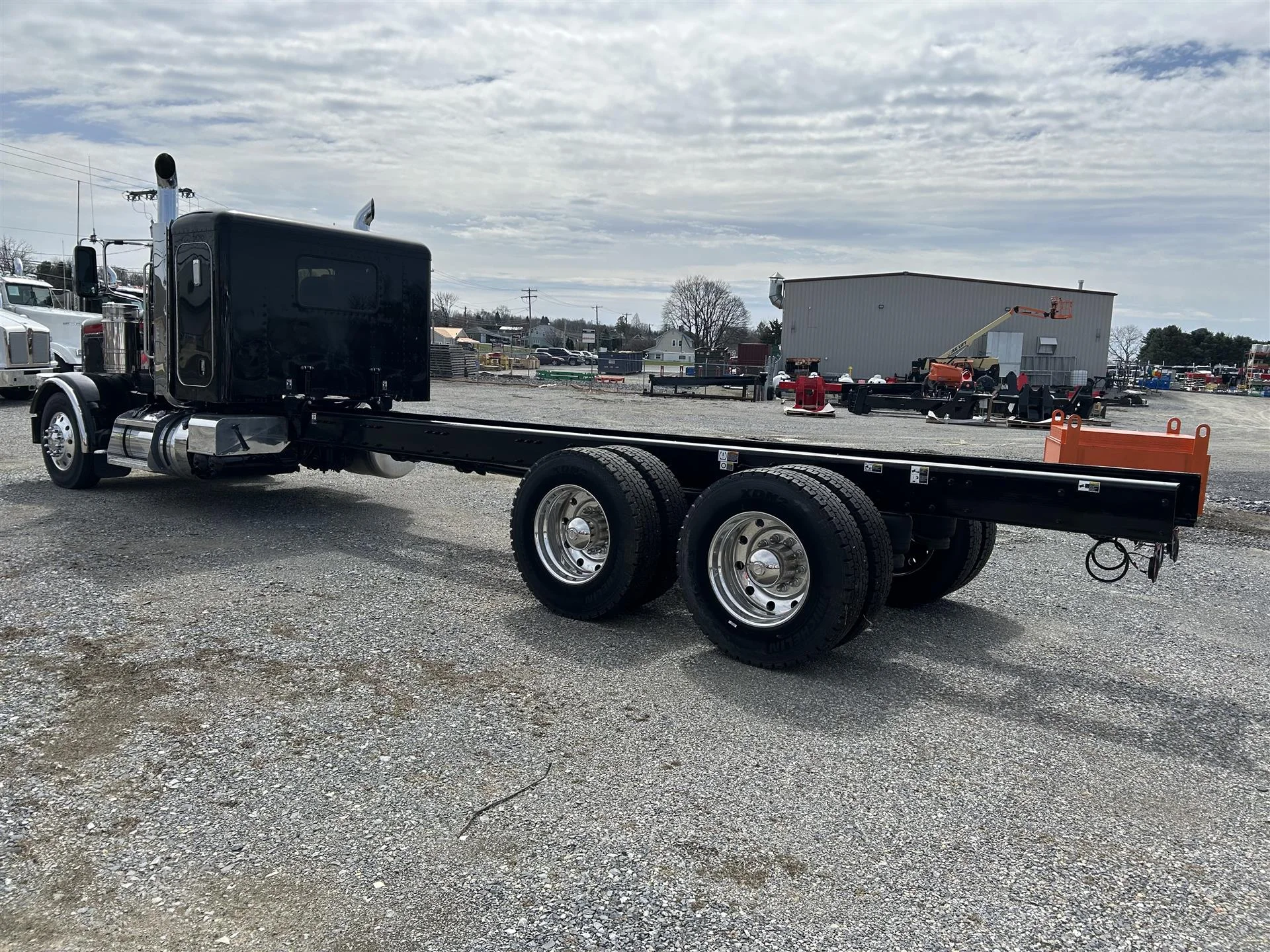 2024 Peterbilt 389 in London, OH — photo 2