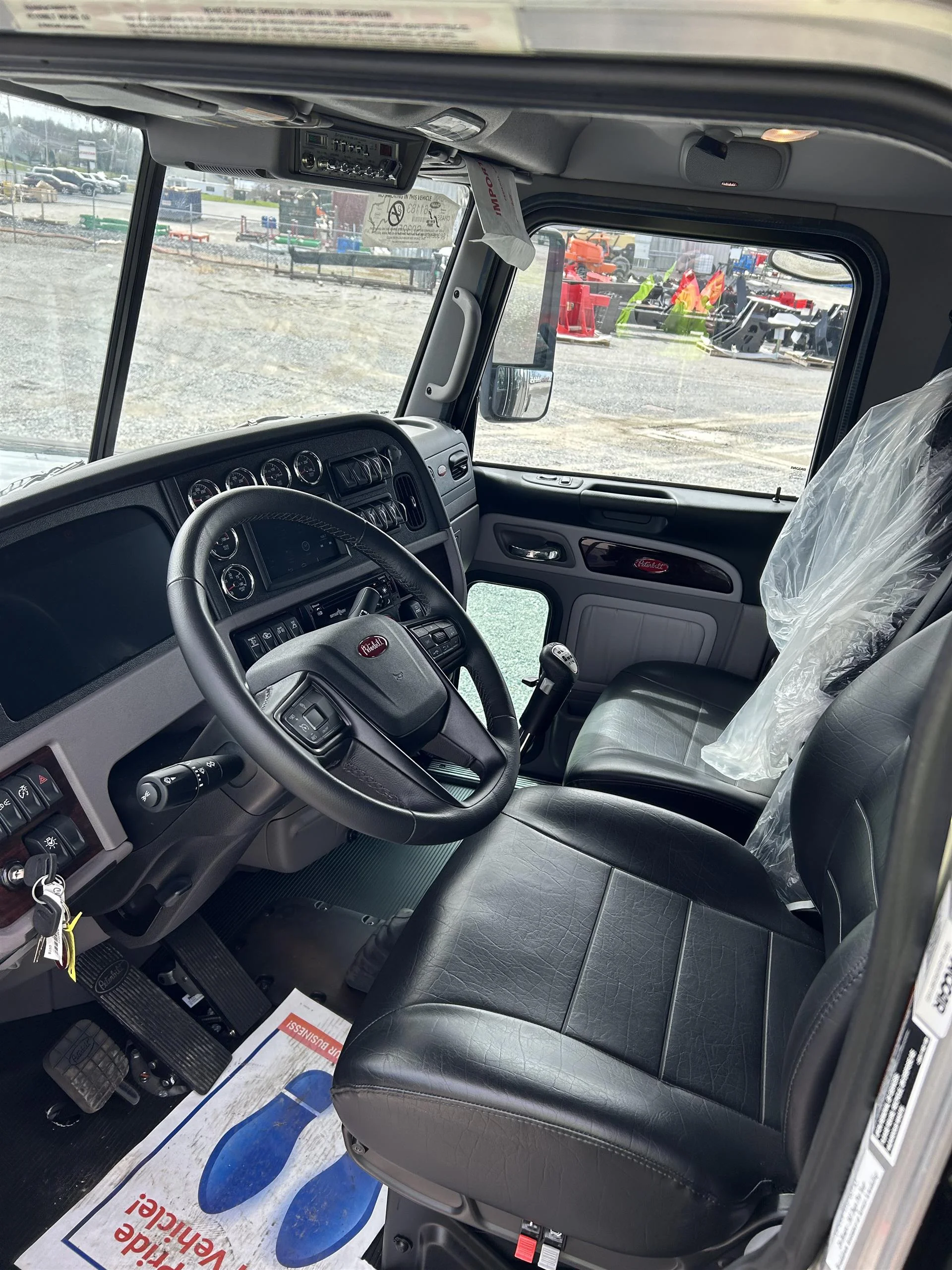 2024 Peterbilt 389 in London, OH — photo 3