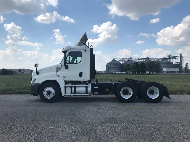 2019 Freightliner Cascadia in Evansville, IN — photo 4