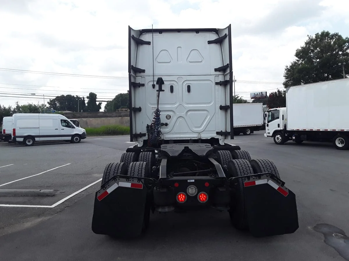 2021 Freightliner Cascadia in Charlotte, NC — photo 12