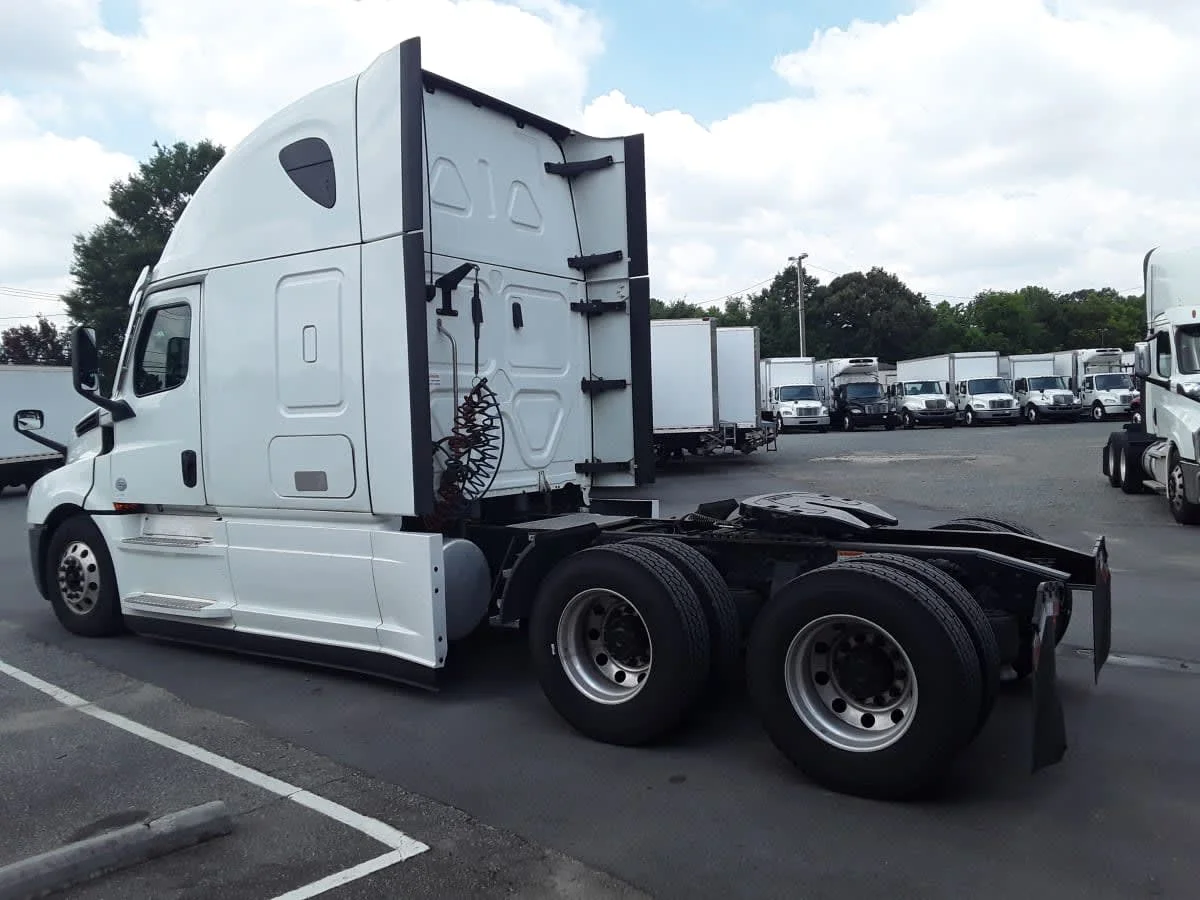 2021 Freightliner Cascadia in Charlotte, NC — photo 13