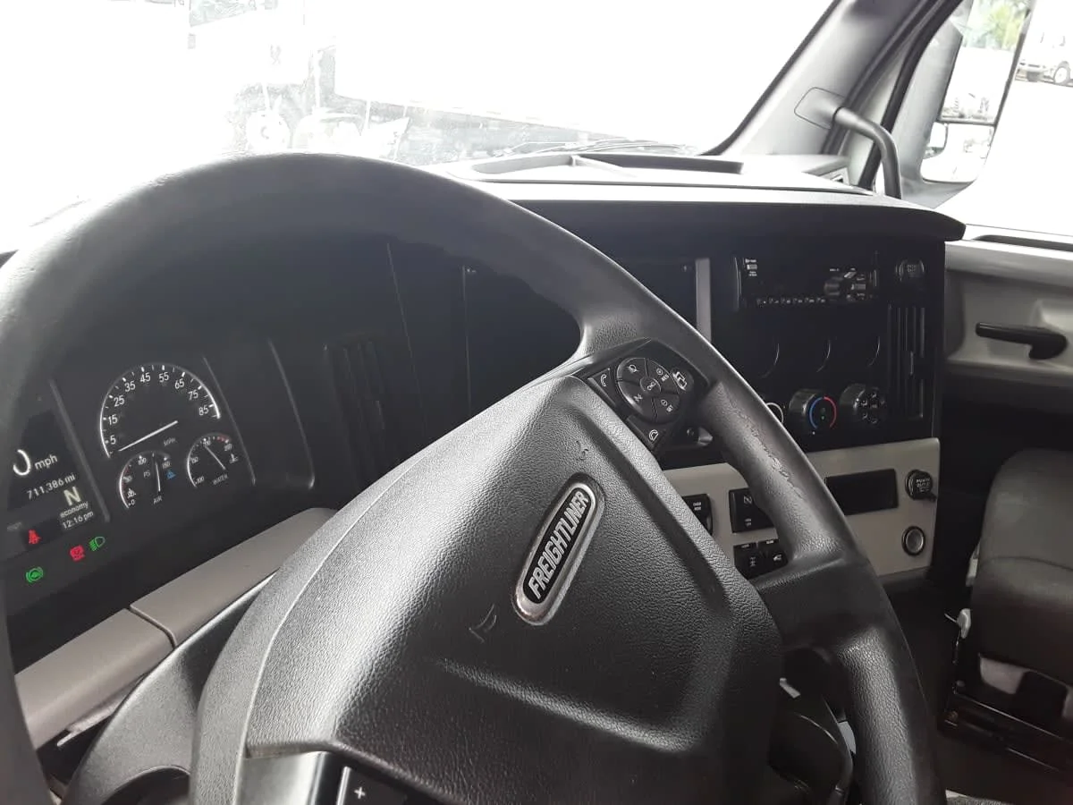 2021 Freightliner Cascadia in Charlotte, NC — photo 10