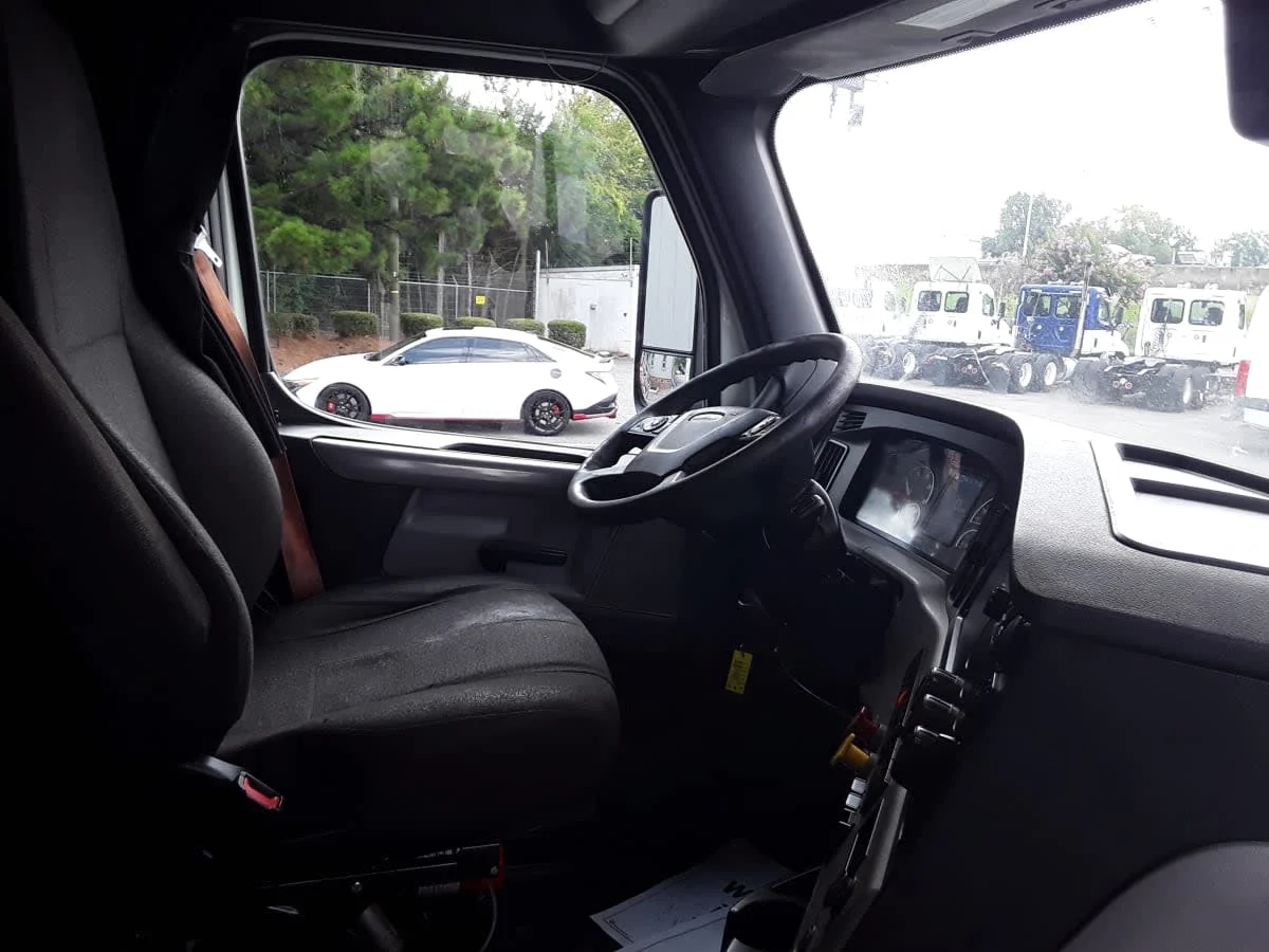 2021 Freightliner Cascadia in Charlotte, NC — photo 6