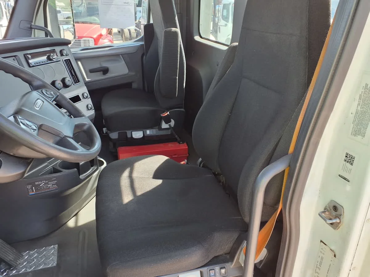 2020 Freightliner Cascadia - image 7