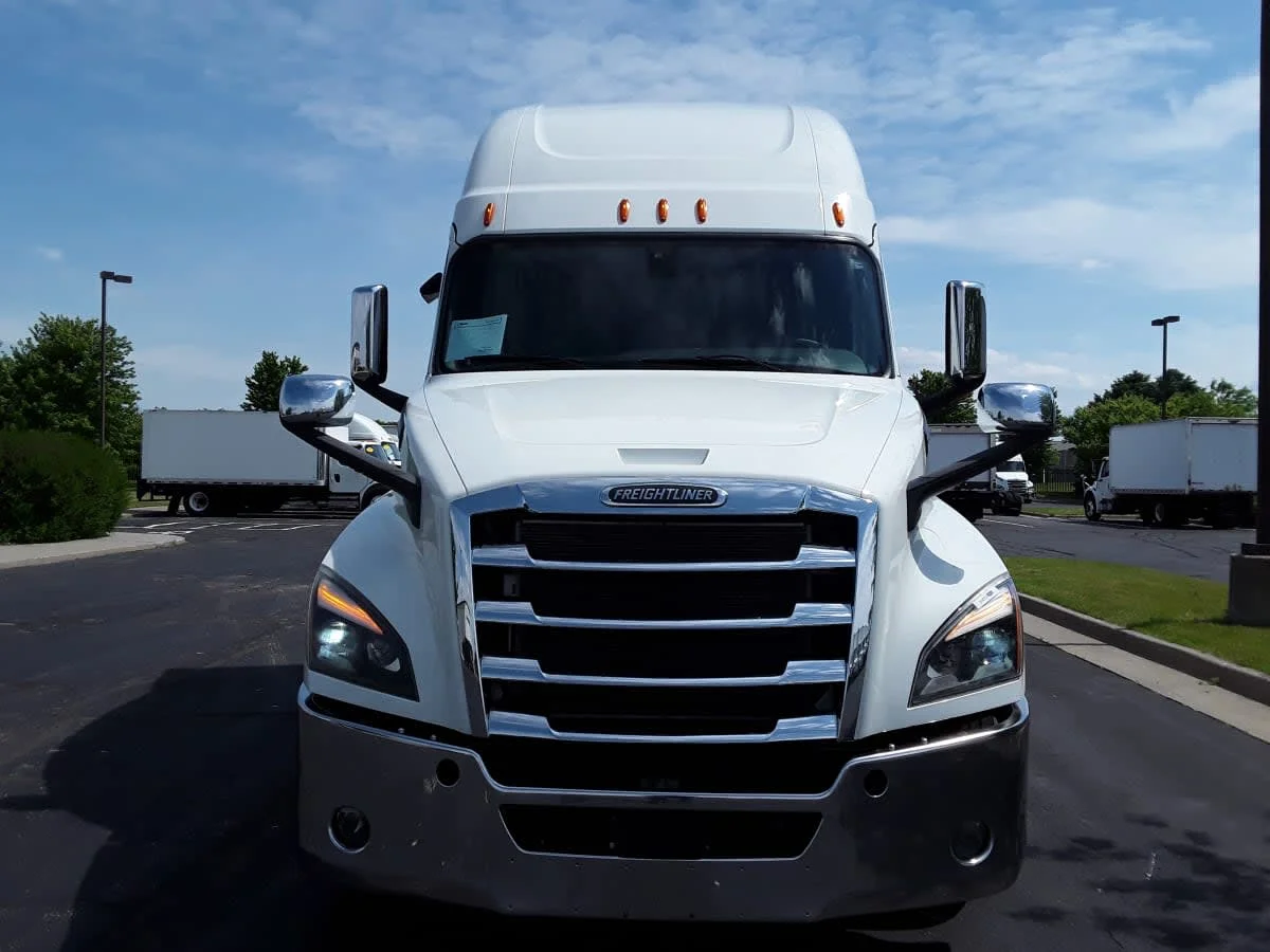 2019 Freightliner Cascadia in Altoona, IA — photo 2
