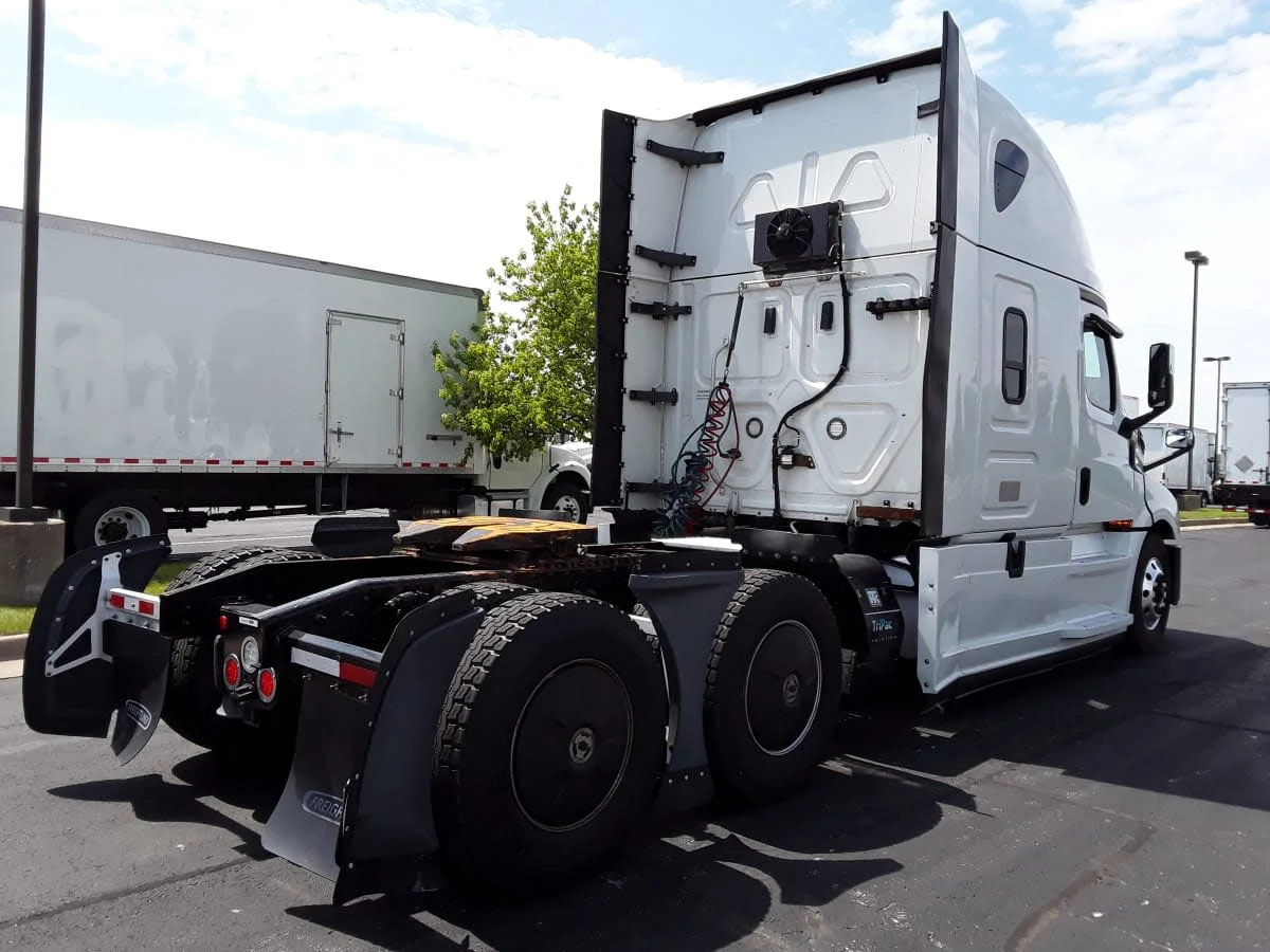2019 Freightliner Cascadia in Altoona, IA — photo 4