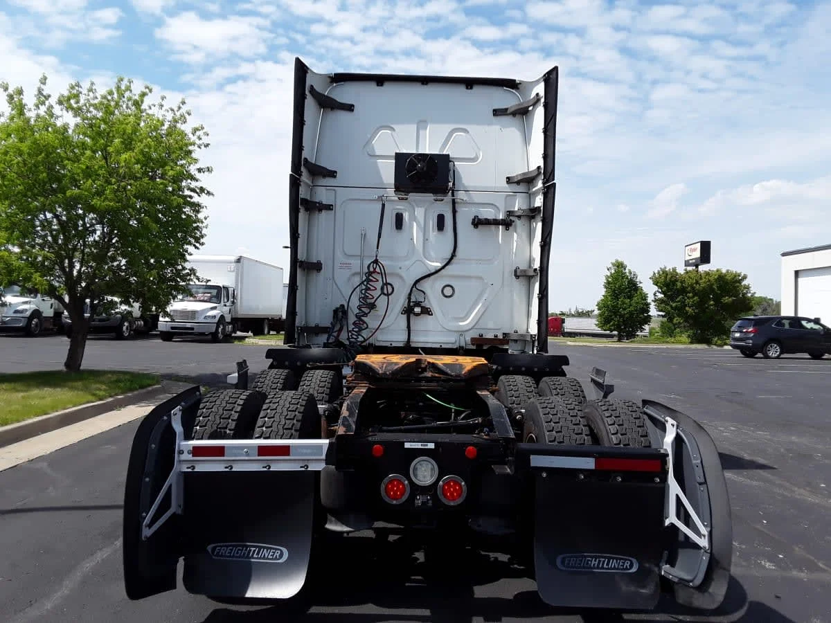 2019 Freightliner Cascadia in Altoona, IA — photo 5