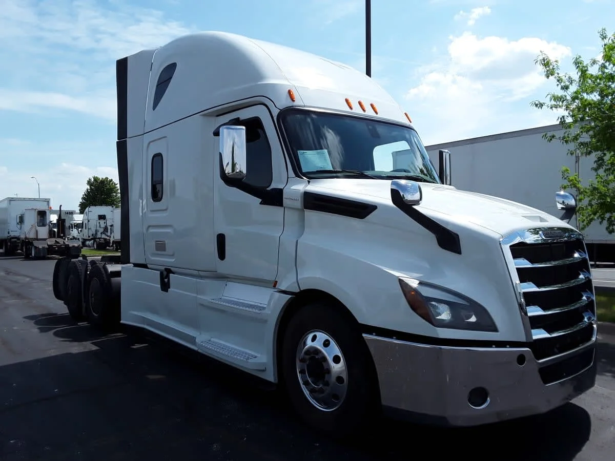 2019 Freightliner Cascadia in Altoona, IA — photo 3