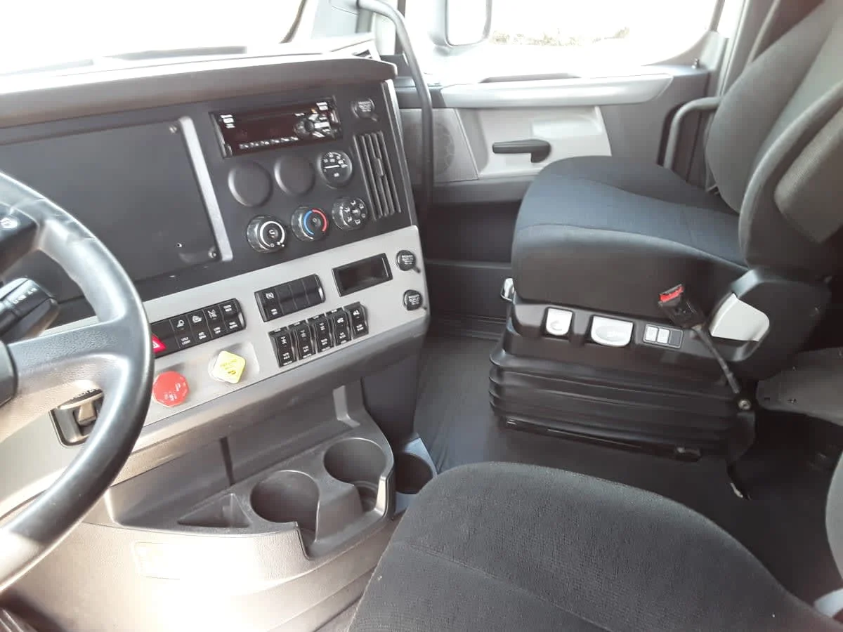 2019 Freightliner Cascadia in Altoona, IA — photo 7