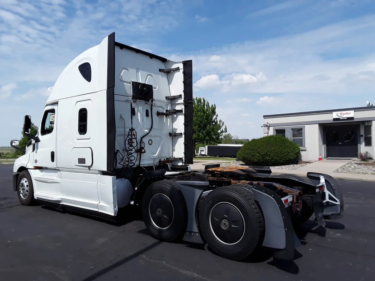 2019 Freightliner Cascadia in Altoona, IA — photo 6