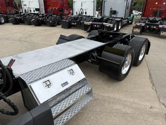 2023 Kenworth T680 - image 4