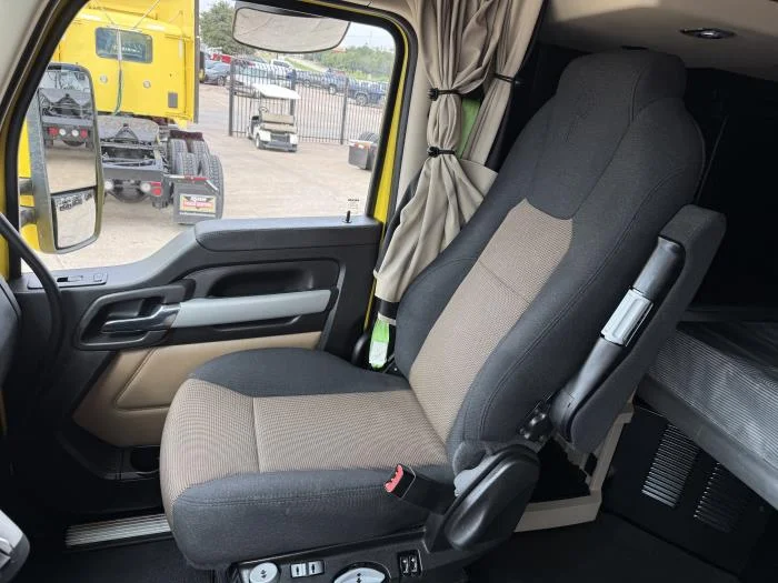 2023 Kenworth T680 - image 9