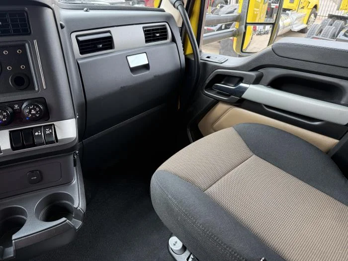 2023 Kenworth T680 - image 8