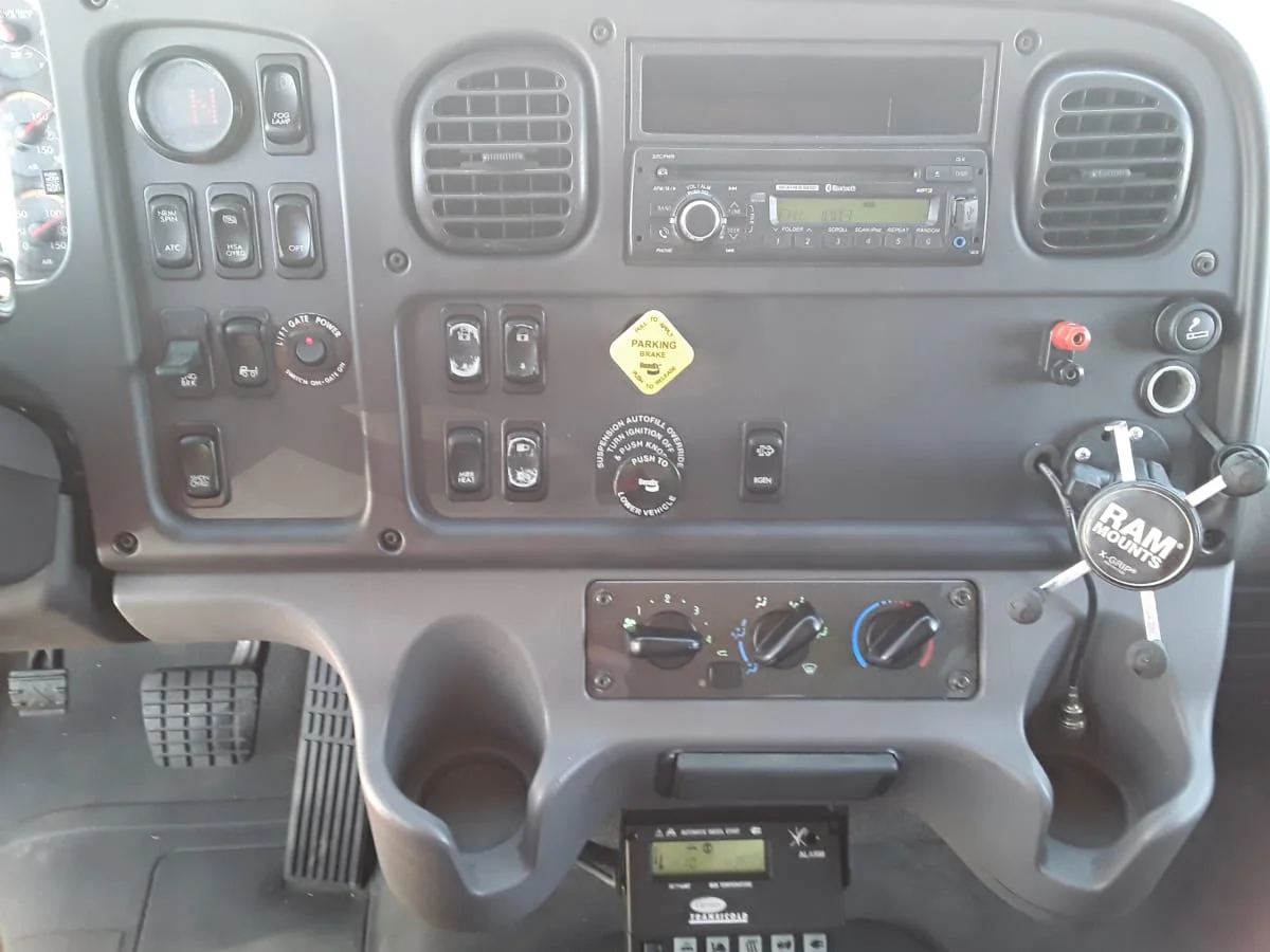 2016 Freightliner M2 112 - image 12