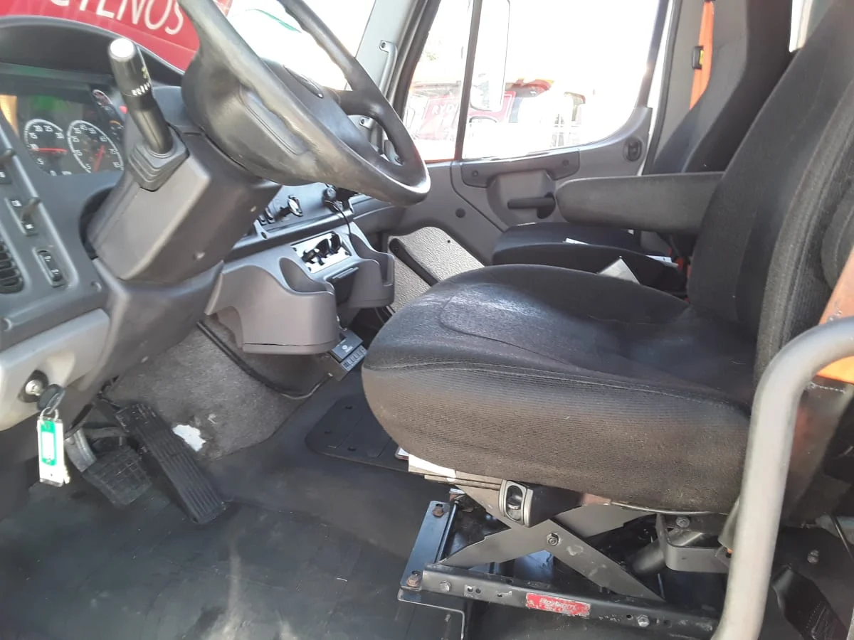 2016 Freightliner M2 112 - image 7