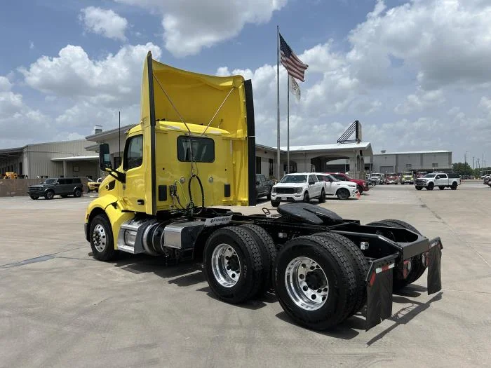 2021 Peterbilt 579 in Houston, TX — photo 4
