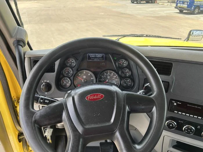2021 Peterbilt 579 in Houston, TX — photo 31
