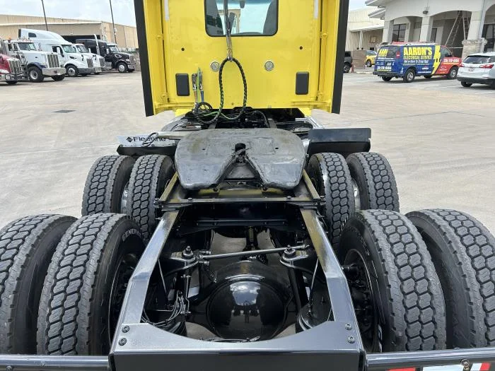 2021 Peterbilt 579 in Houston, TX — photo 14